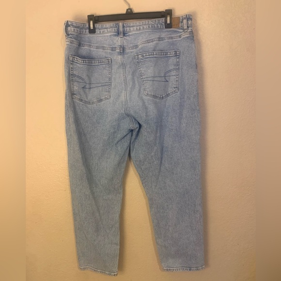 Women’s American Eagle Strigid High Rise Jeans Size 16 Short petite Mom Jeans - Picture 3 of 6